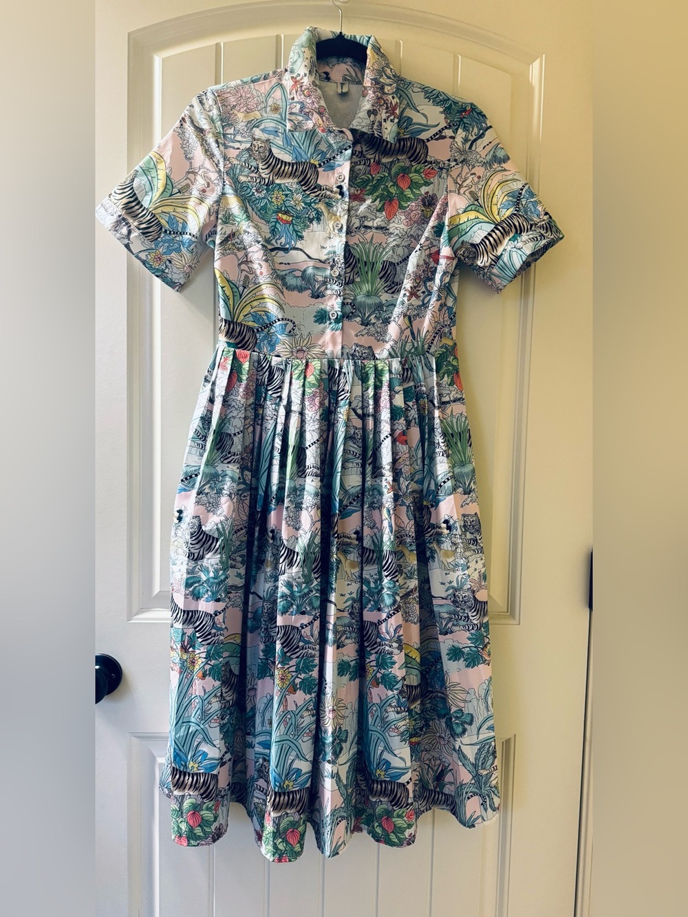 Button-Front Casual Midi Dress in Pink and Teal Jungle Print xs